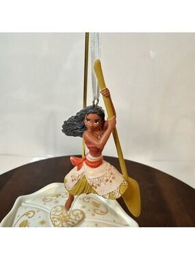 Hallmark Disney Moana Christmas Ornament – Canoe Paddle Pose